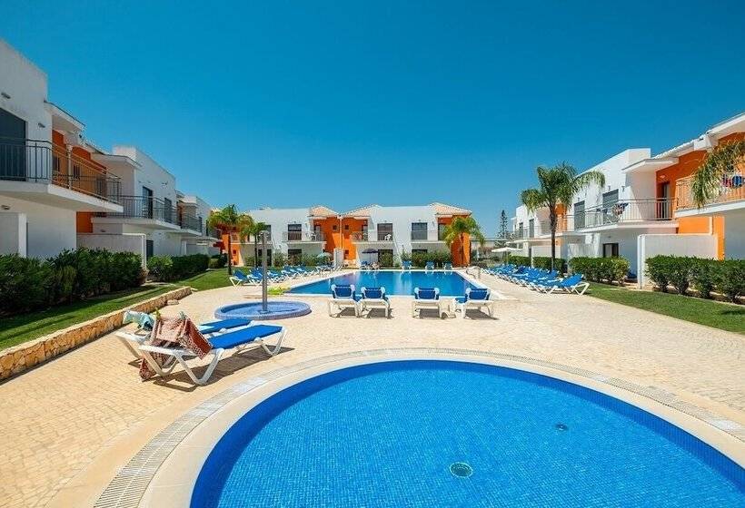 Jardins De Pera Vila M