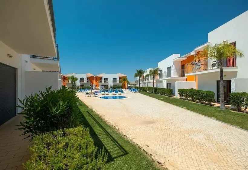 Jardins De Pera Vila M