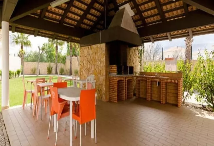 Jardins De Pera Vila M