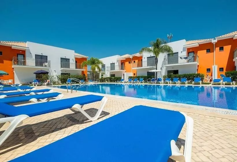 Jardins De Pera Vila M