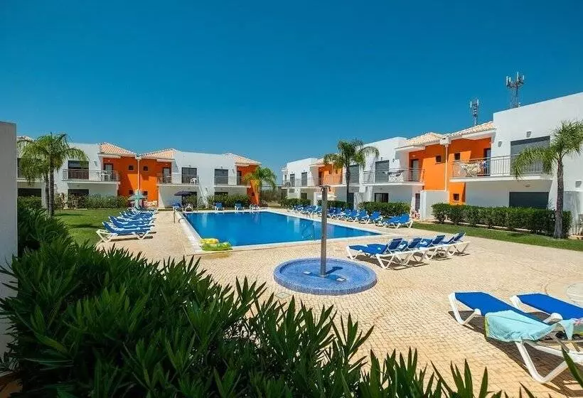 Jardins De Pera Vila M