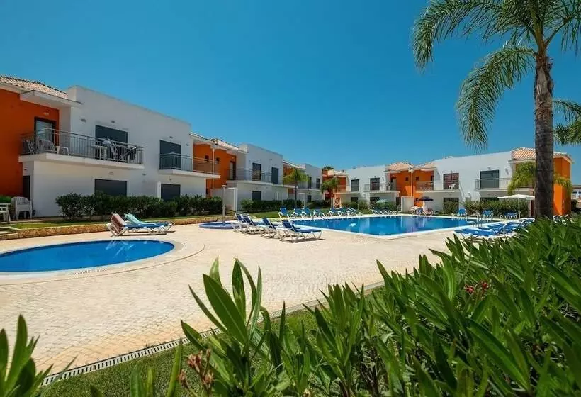 Jardins De Pera Vila M