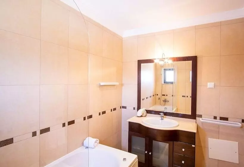 Jardins De Pera Vila M