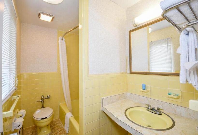 فندق على الطريق Monticello Inn  Framingham/ Boston