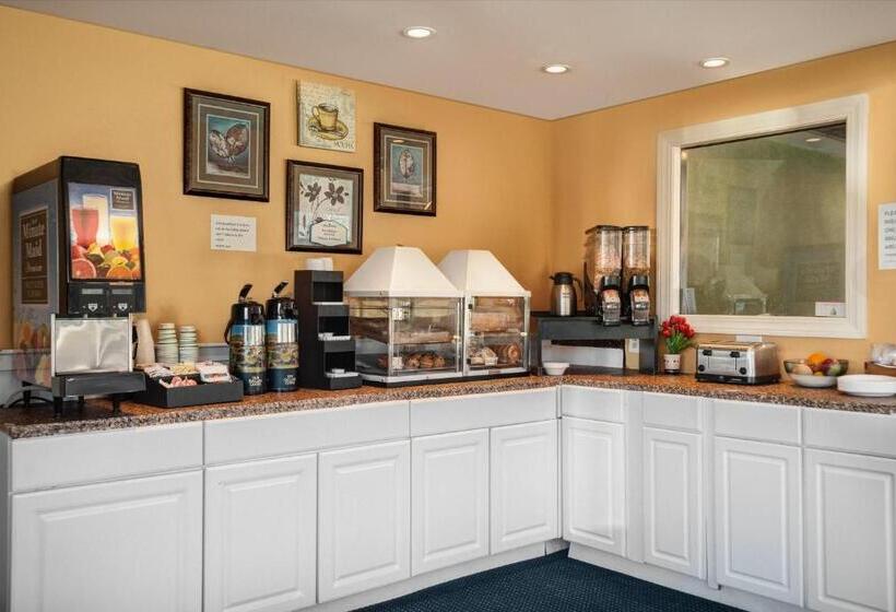 فندق على الطريق Monticello Inn  Framingham/ Boston