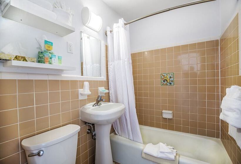 Paradise Oceanfront Resort