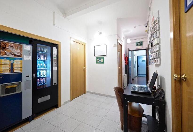 هاستل Hostal Elkano