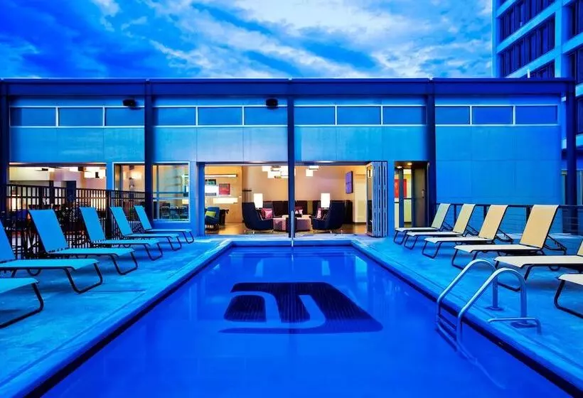 בית מלון כפרי Aloft Tulsa Downtown