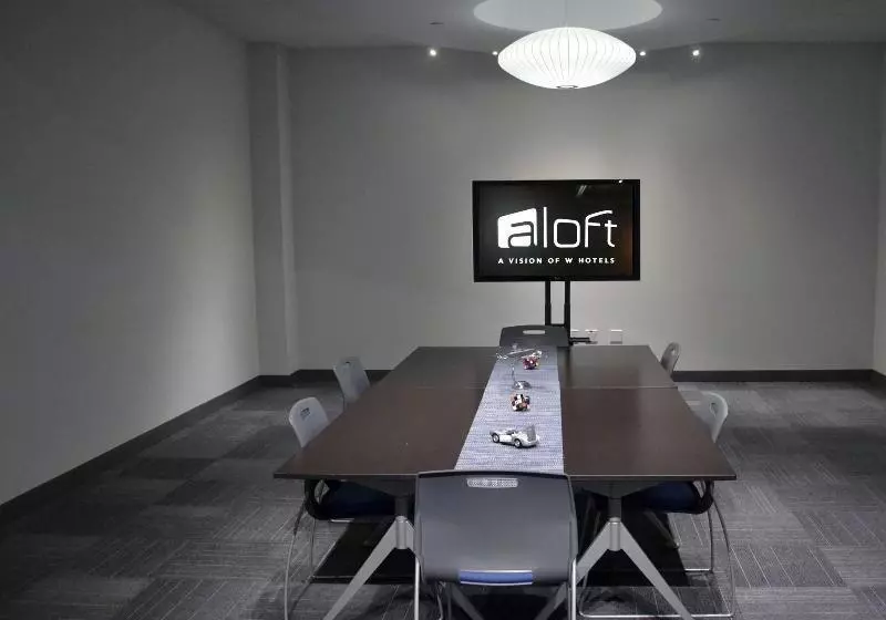 בית מלון כפרי Aloft Tulsa Downtown