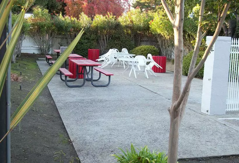 호텔 Camino Inn & Suites