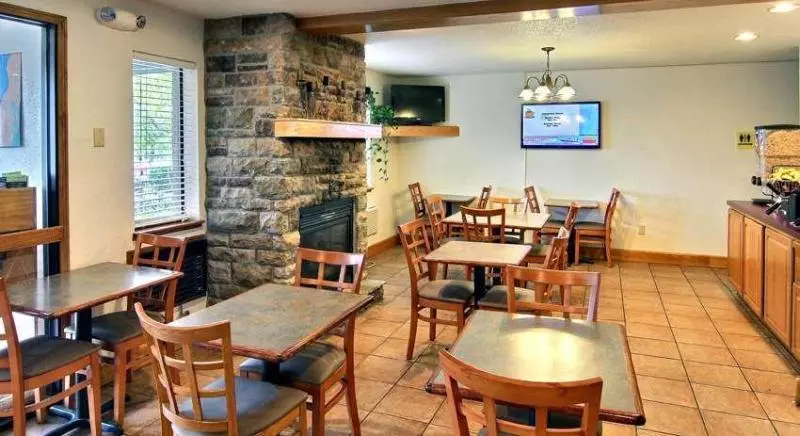 ホテル Days Inn & Suites By Wyndham Traverse City