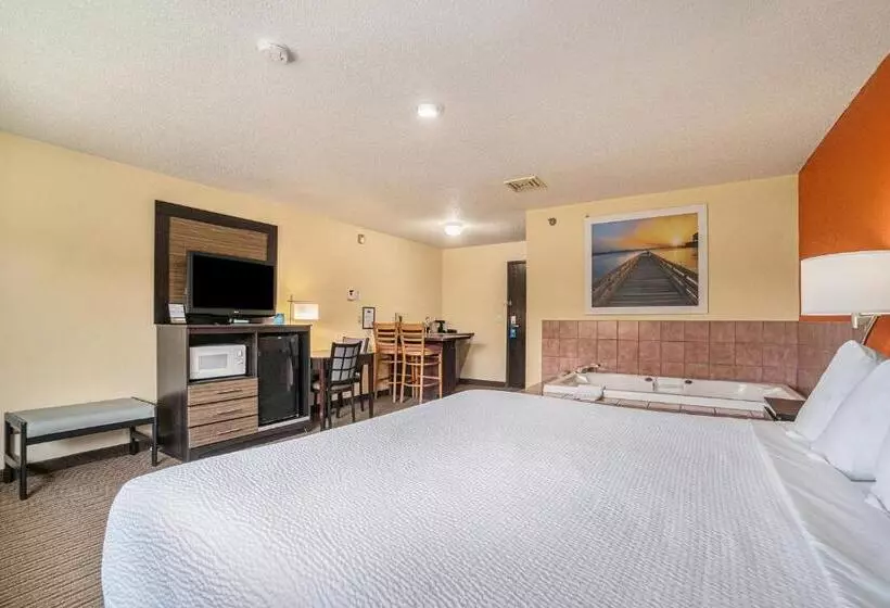 ホテル Days Inn & Suites By Wyndham Traverse City