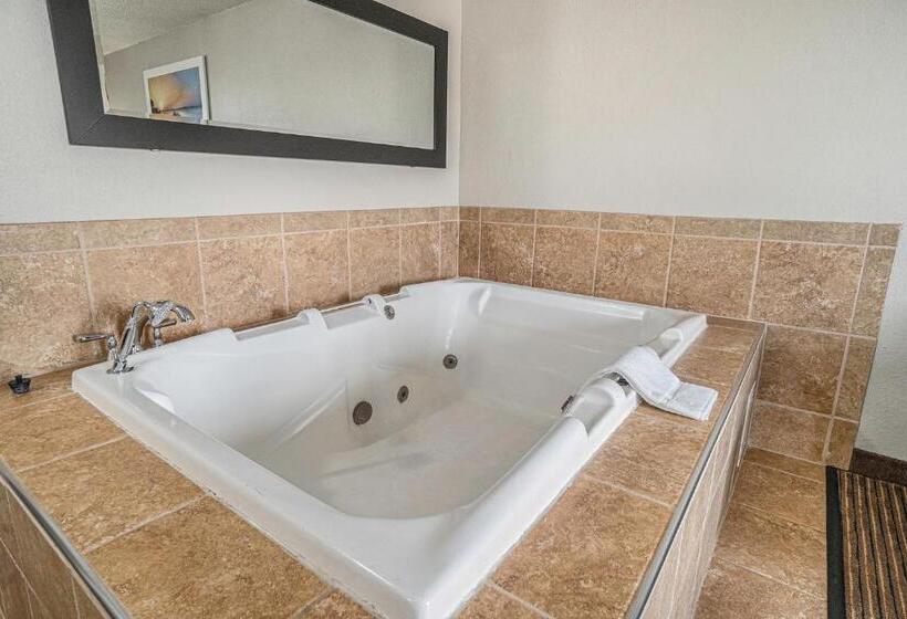 ホテル Days Inn & Suites By Wyndham Traverse City