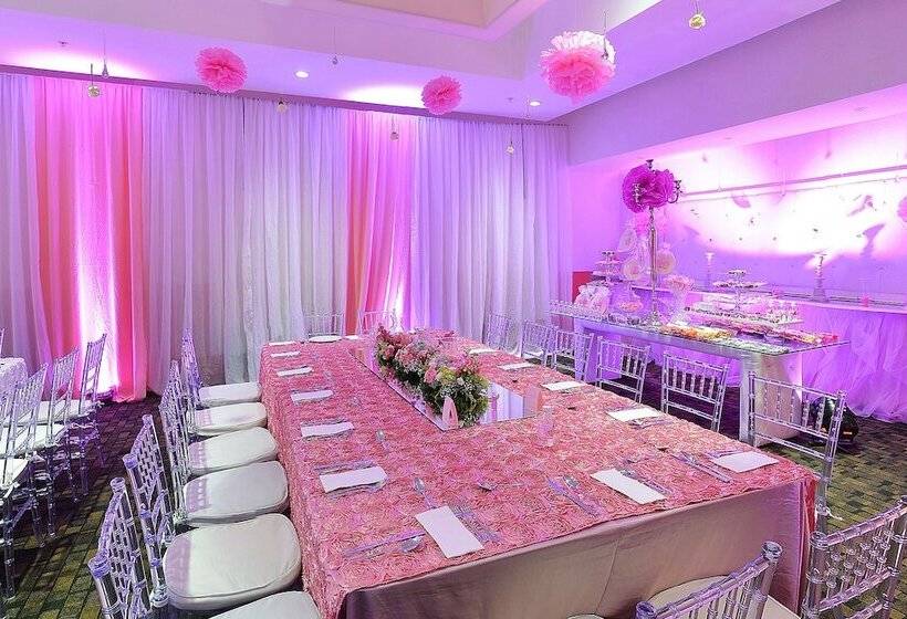 هتل Fiesta Inn Chetumal