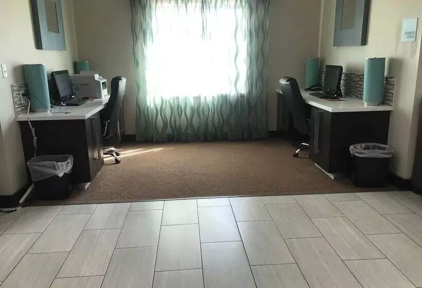 酒店 Holiday Inn Express Kenedy By Ihg