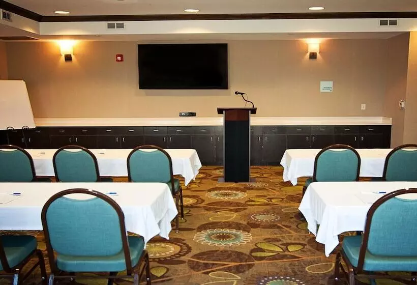 Holiday Inn Express Hotel & Suites Wichita Northeast, An Ihg