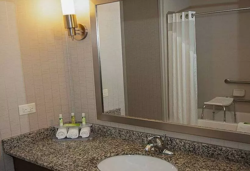 Holiday Inn Express Hotel & Suites Wichita Northeast, An Ihg