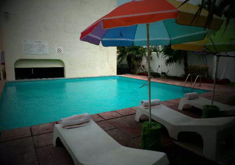 ホテル Íkaro Suites Cancún