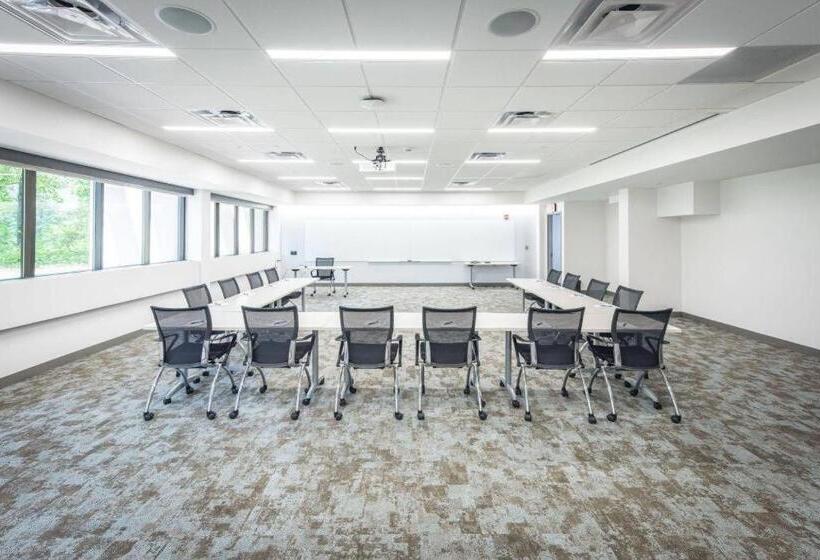 Отель Inn At Villanova University