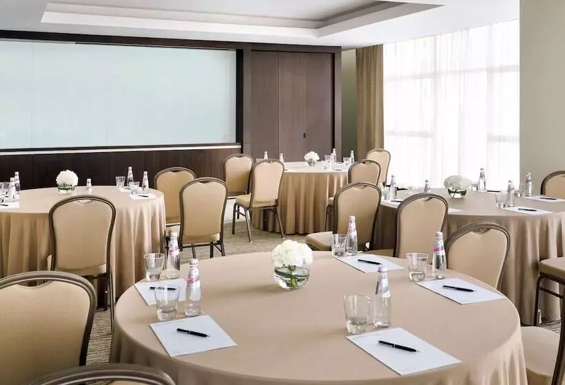 Mövenpick Hotel Jumeirah Lakes Towers Dubai