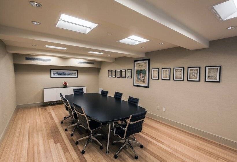 בית מלון כפרי Opera House