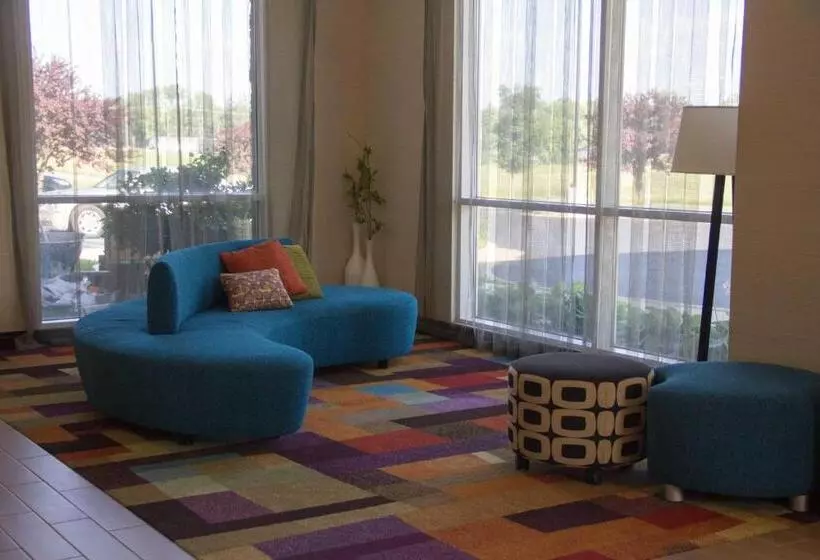 Отель Peach Tree Inn And Suites