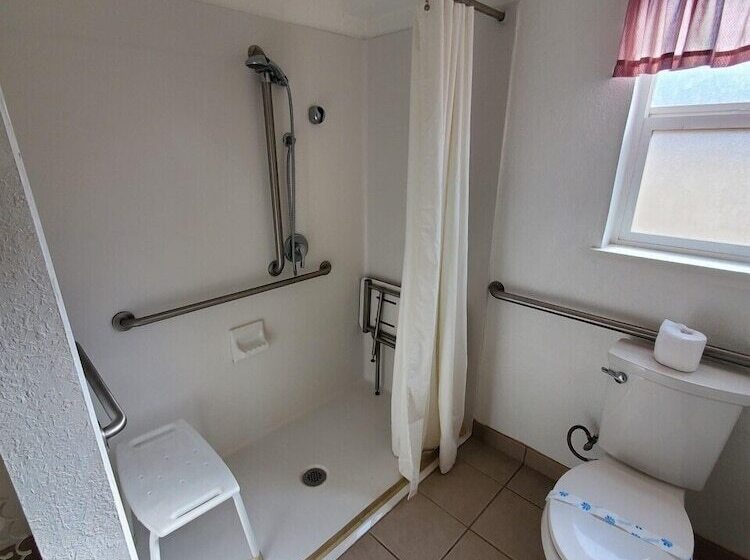 فندق على الطريق Bluebird Day Inn & Suites