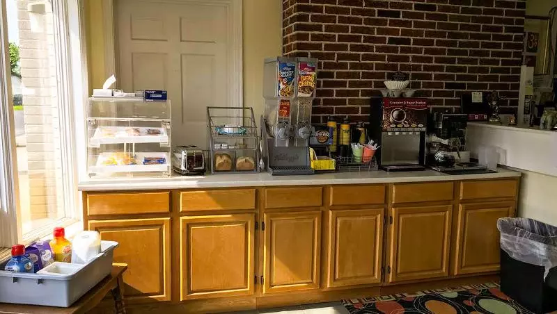 汽车旅馆  Relax Inn Altoona