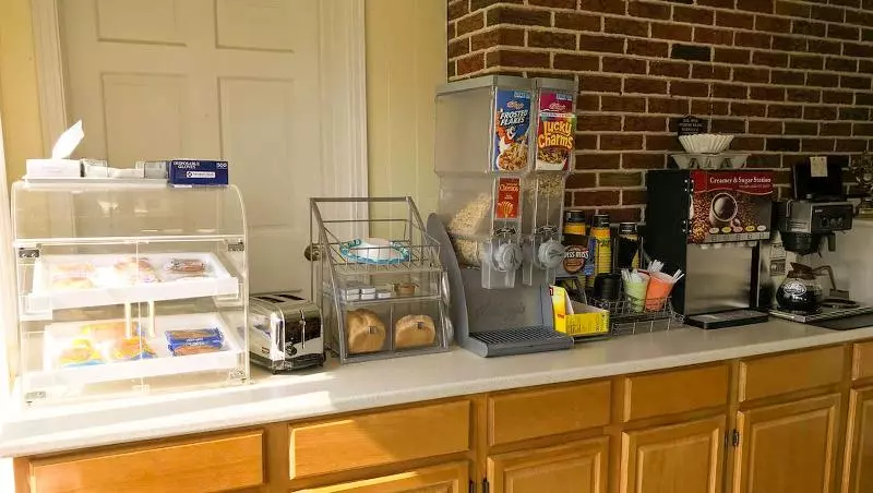 汽车旅馆  Relax Inn Altoona