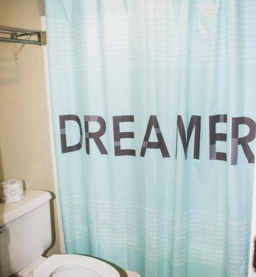 汽车旅馆  Serena Inn