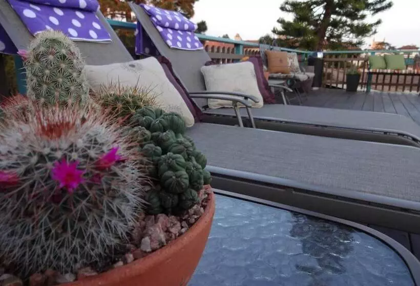 汽车旅馆  The Presidio