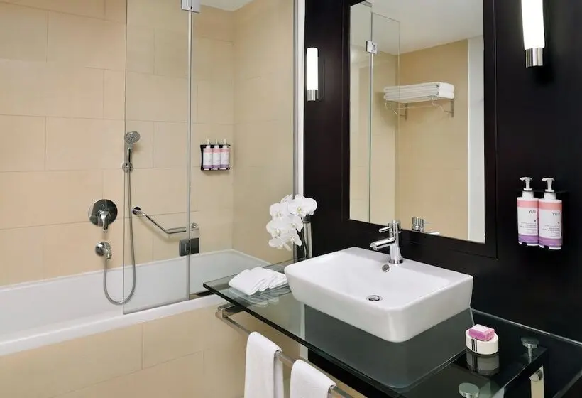 Mövenpick Hotel Jumeirah Lakes Towers Dubai
