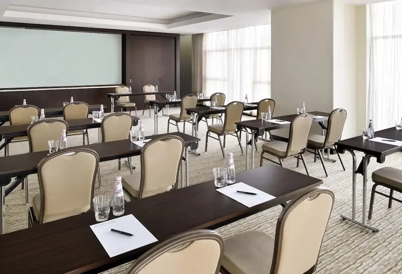 Mövenpick Hotel Jumeirah Lakes Towers Dubai