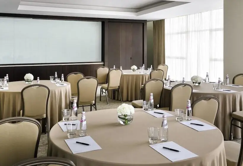 Mövenpick Hotel Jumeirah Lakes Towers Dubai