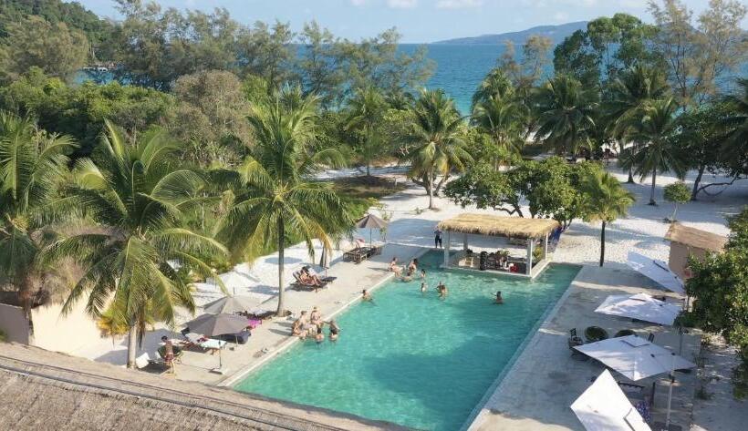 בית מלון כפרי Beachwalk Koh Rong