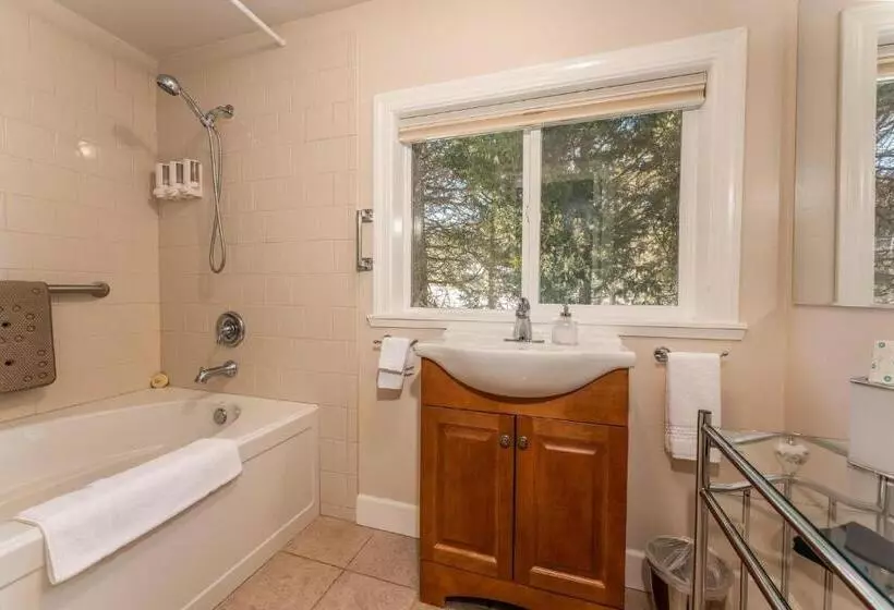 Aamiaismajoitus (B&B) Big Creek Inn