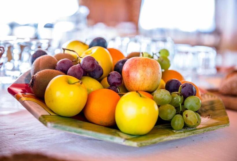 בית מלון כפרי Astoria