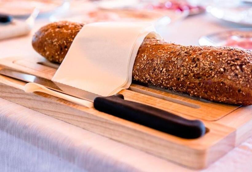 בית מלון כפרי Astoria