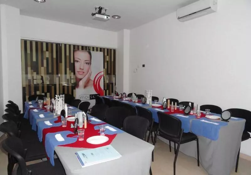 ホテル Bolivariana Plaza Medellin