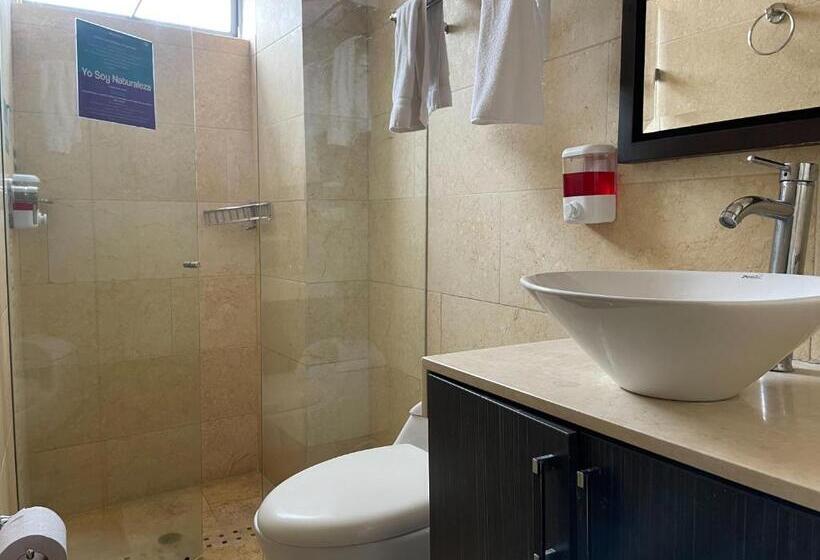 בית מלון כפרי Bolivariana Plaza Medellin