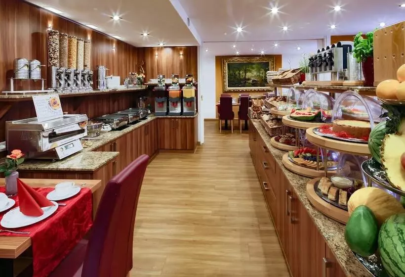 Tiptop Hotel Burgschmiet Garni