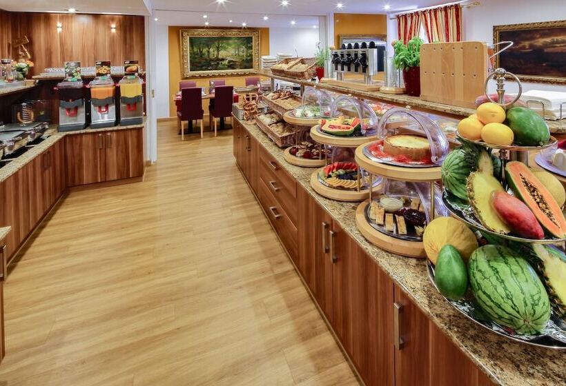 Tiptop Hotel Burgschmiet Garni