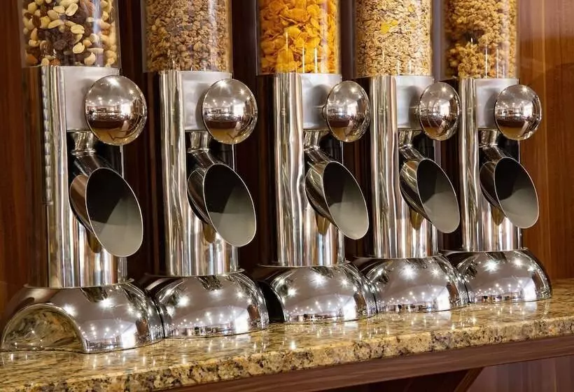 Tiptop Hotel Burgschmiet Garni