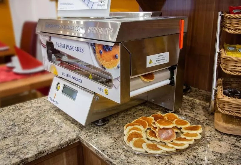 Tiptop Hotel Burgschmiet Garni