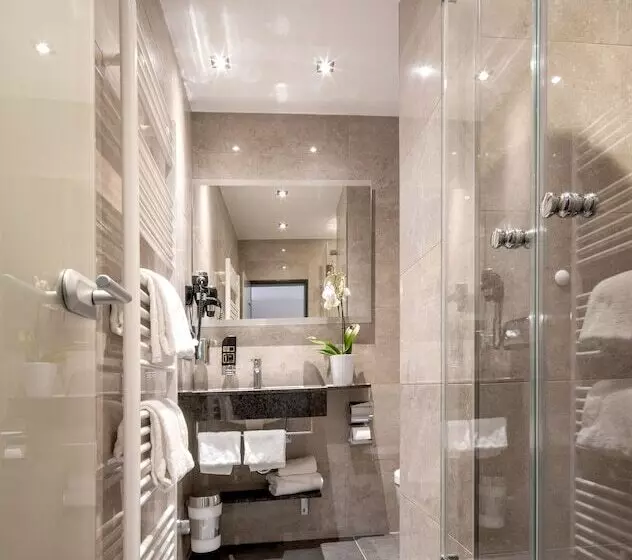 Tiptop Hotel Burgschmiet Garni