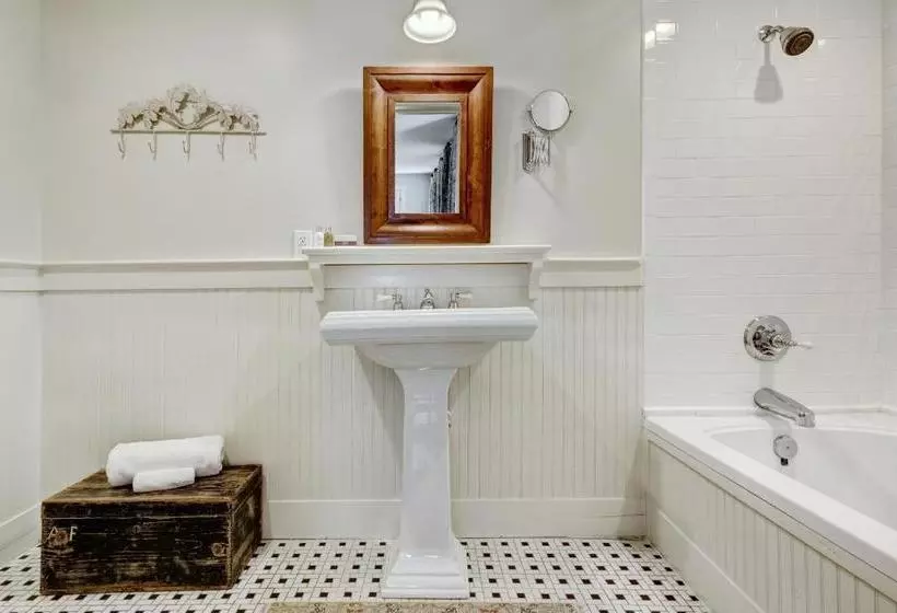 هتل Half Mile Farm By Old Edwards Hospitality