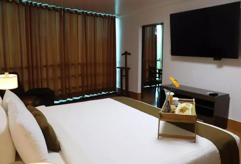 Отель Suites Inkari