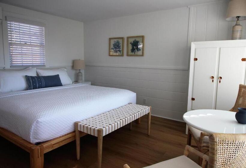 Отель Inn On The Beach