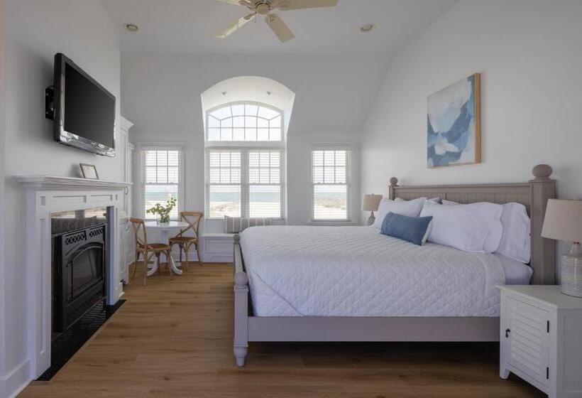 Отель Inn On The Beach