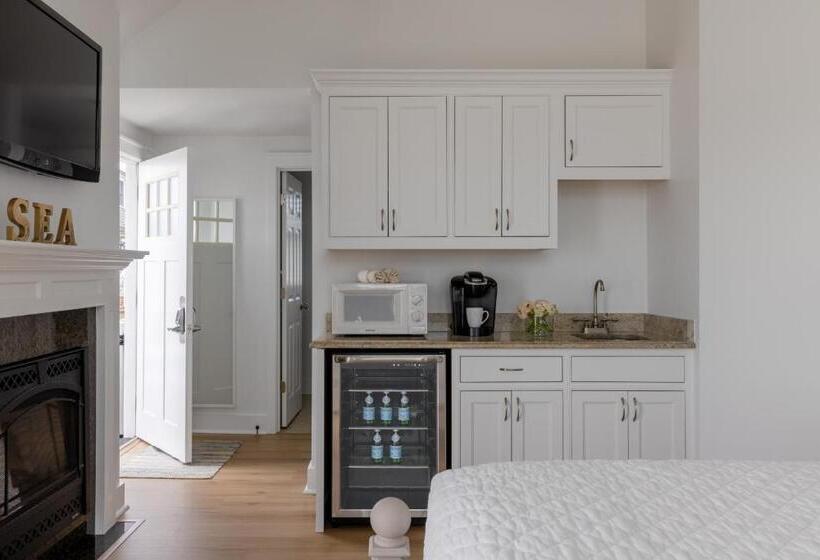 Отель Inn On The Beach